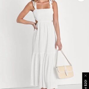 Elegant White Sleeveless Dress